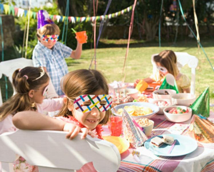 Repas à la cantine et goûters d’anniversaire