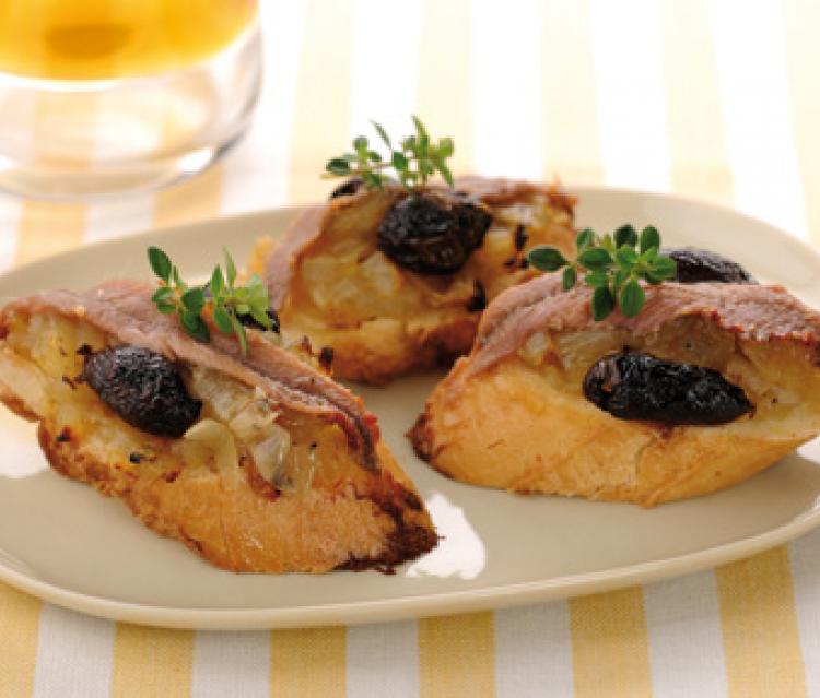 Toasts de baguette façon pissaladière Toasts de baguette façon pissaladière